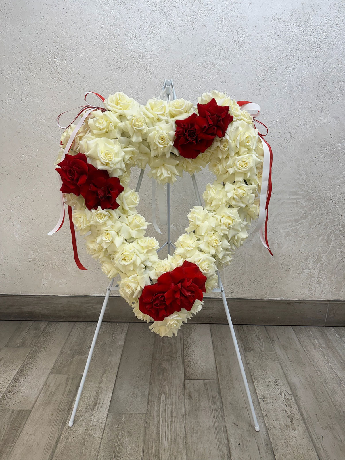 Love heart white & red roses