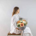 Seasonal Petite Posy – A Selection of the Season's Best